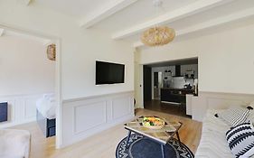 Beautiful Apartment 2Br - 4P Republique Temple